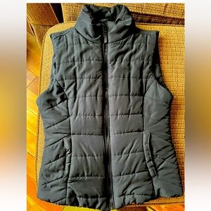 Aeropostale Womens Full Zip Insulated Vest Puffer Poly Black Small - EUC!